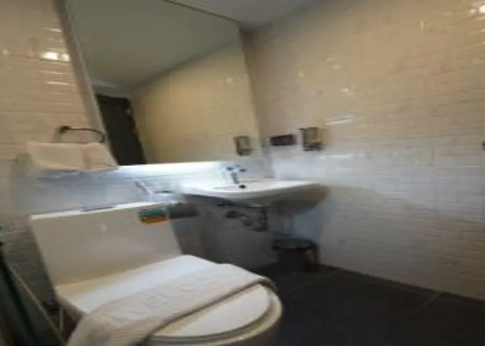 Roomquest Sukhumvit36 Bts Thonglor 3*
