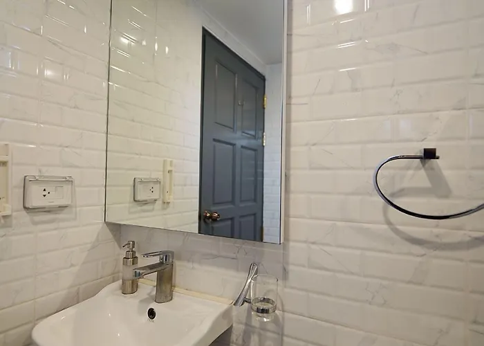 فندق Roomquest Sukhumvit36 Bts Thonglor 3*