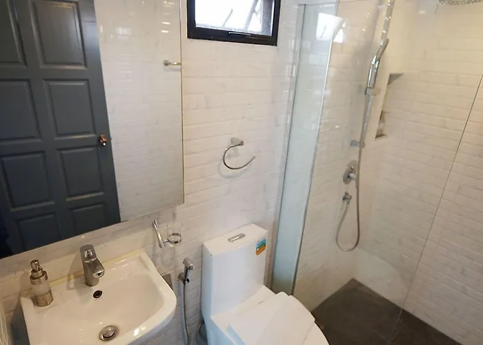 Roomquest Sukhumvit36 Bts Thonglor Bangkok